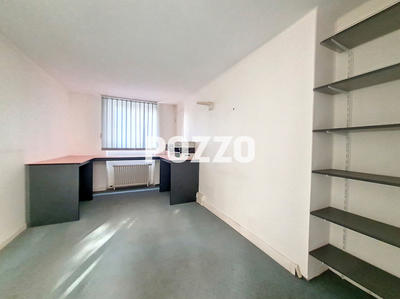 Local commercial - 132 m² - 7 pièces