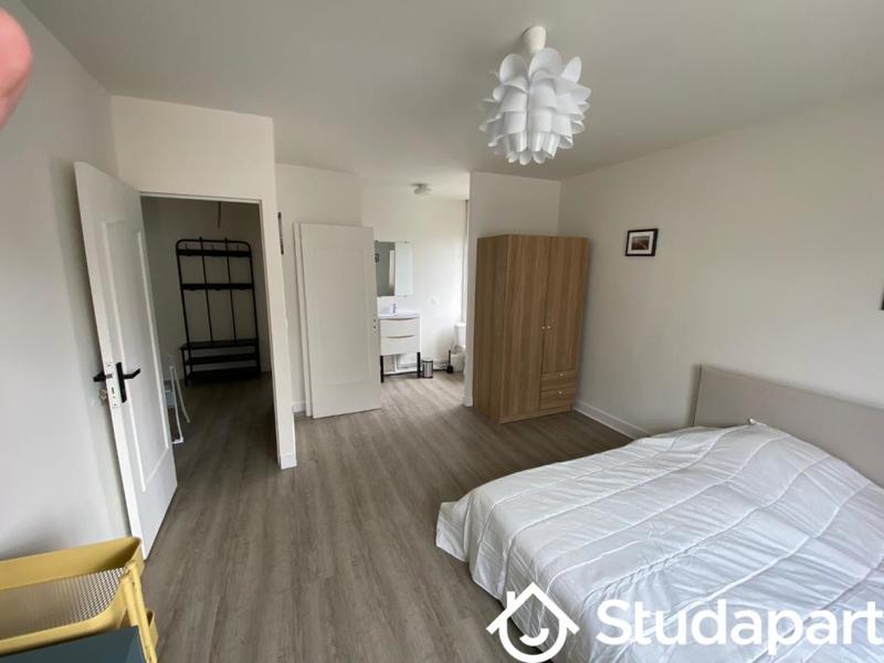 Chambre - 13 m² - 1 pièce