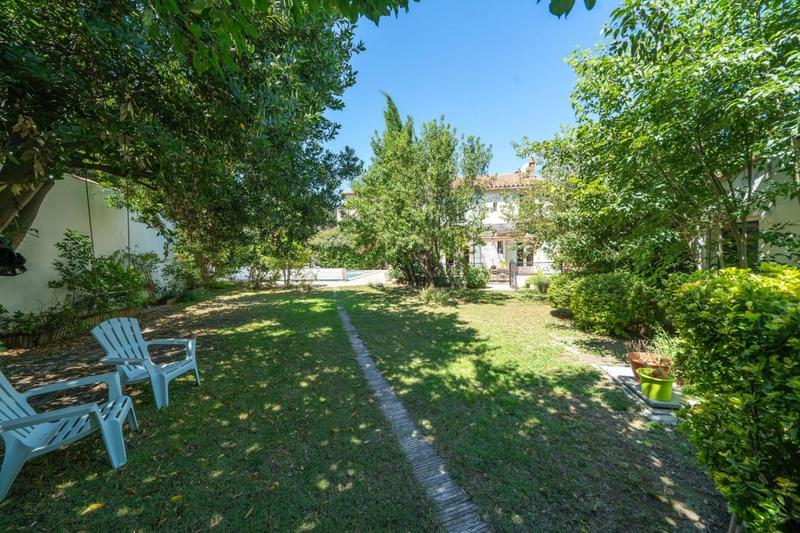 Maison - 260 m² - 5 pièces