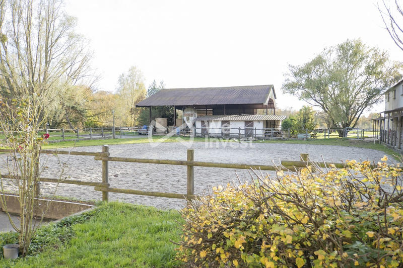 Maison traditionnelle - 220 m² - 9 pièces