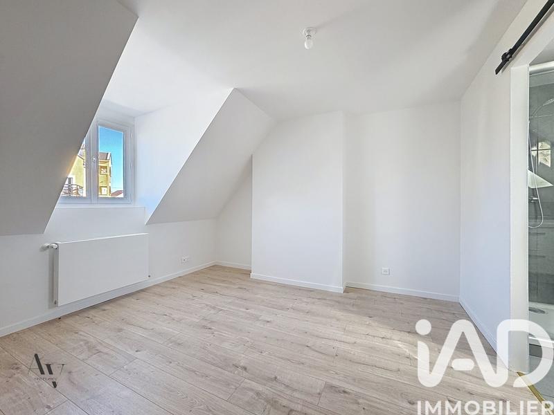 Maison - 181 m² - 9 pièces