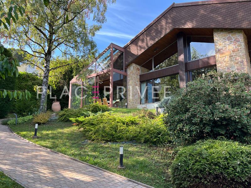 Maison - 338 m² - 12 pièces