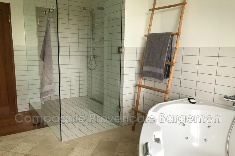 Maison - 250 m² - 7 pièces