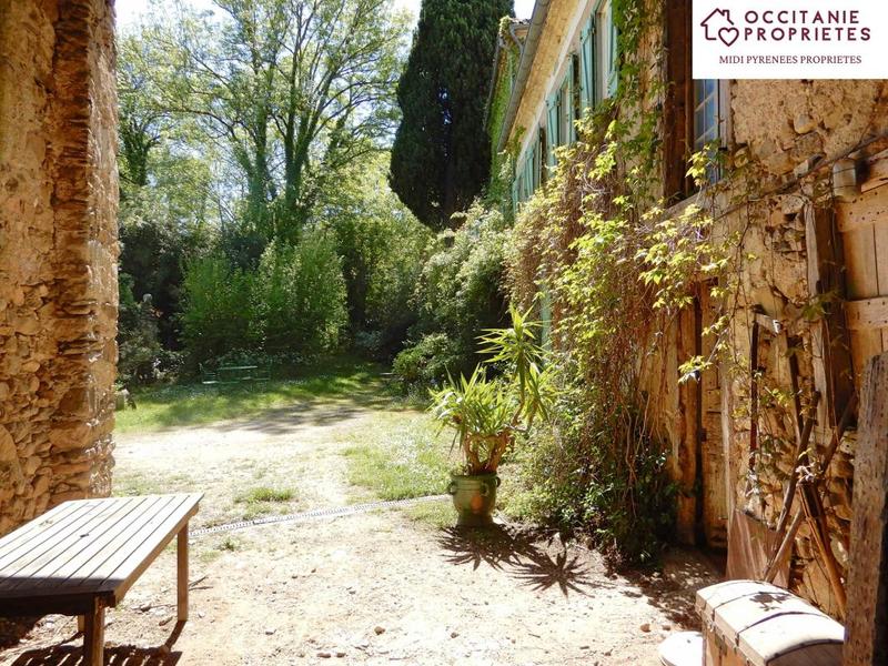 Moulin - 400 m² - 12 pièces