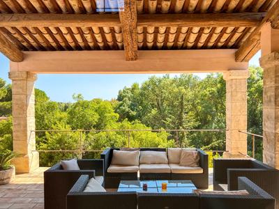 Maison - 260 m² - 7 pièces