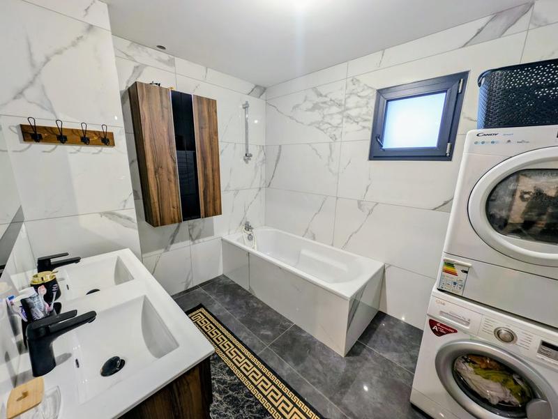 Maison - 240 m² - 6 pièces