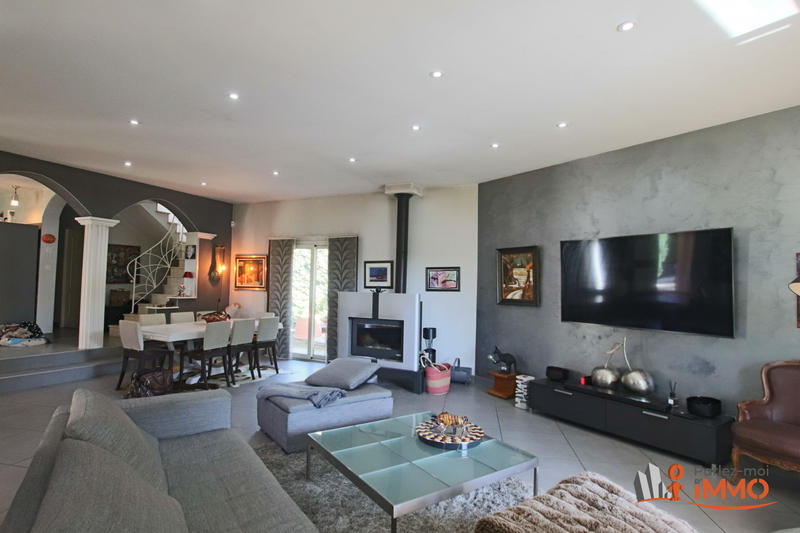 Maison - 200 m² - 6 pièces