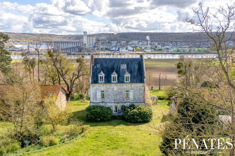 Maison - 290 m² - 12 pièces