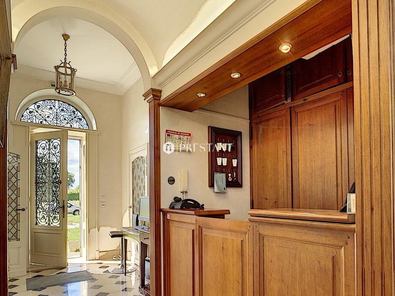 Maison - 675 m² - 11 pièces