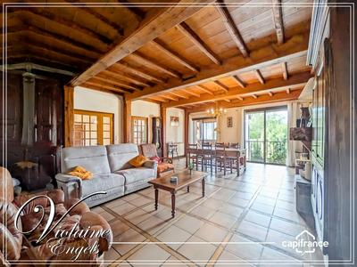 Maison - 217 m² - 7 pièces