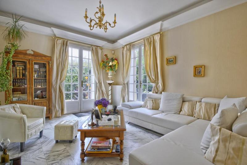 Maison - 220 m² - 8 pièces