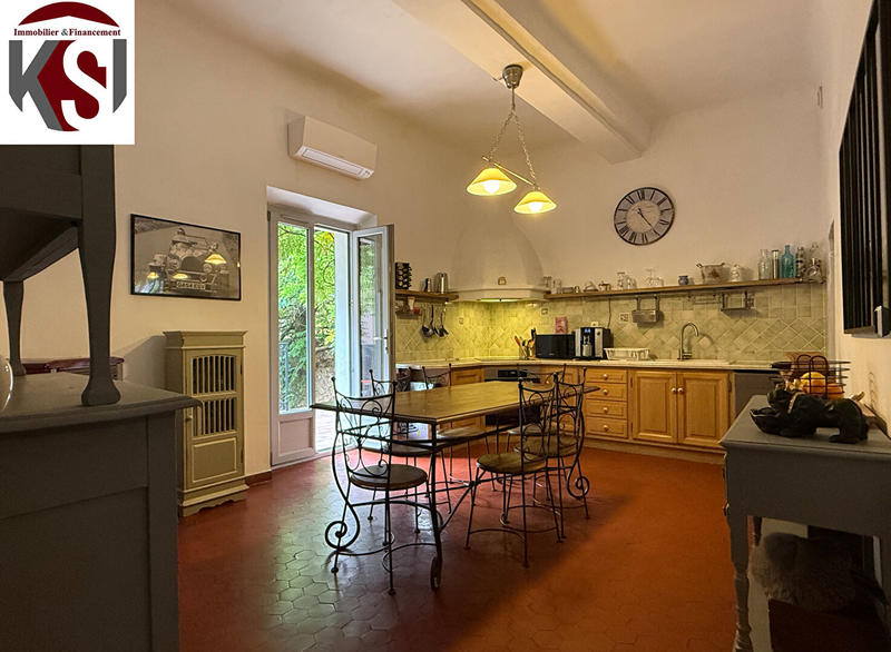 Maison - 244 m² - 6 pièces