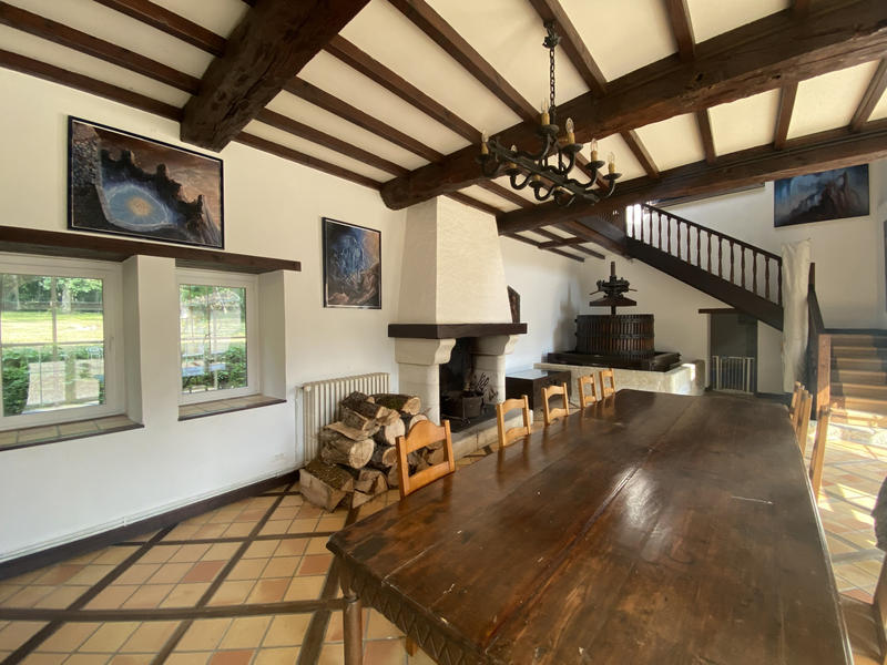 Propriété - 1 200 m² - 20 pièces