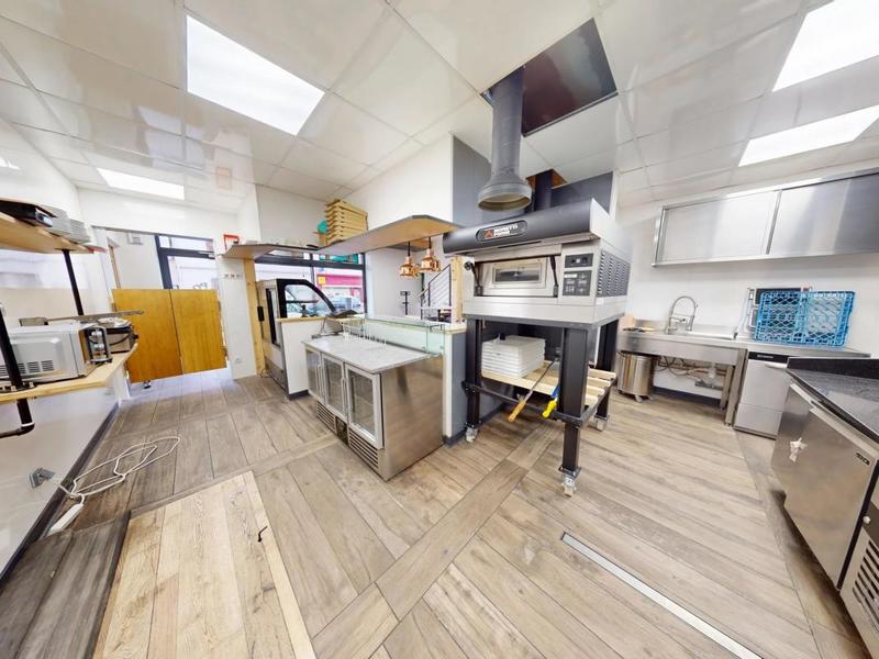 Local commercial - 100 m² - 5 pièces