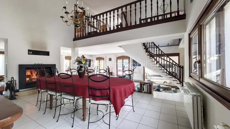 Maison - 225 m² - 9 pièces