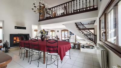 Maison - 225 m² - 9 pièces