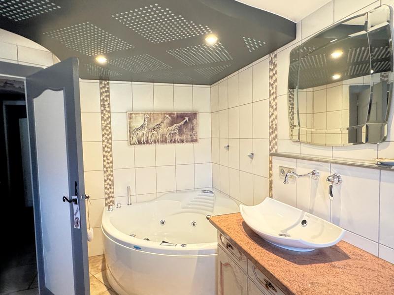 Maison - 210 m² - 7 pièces