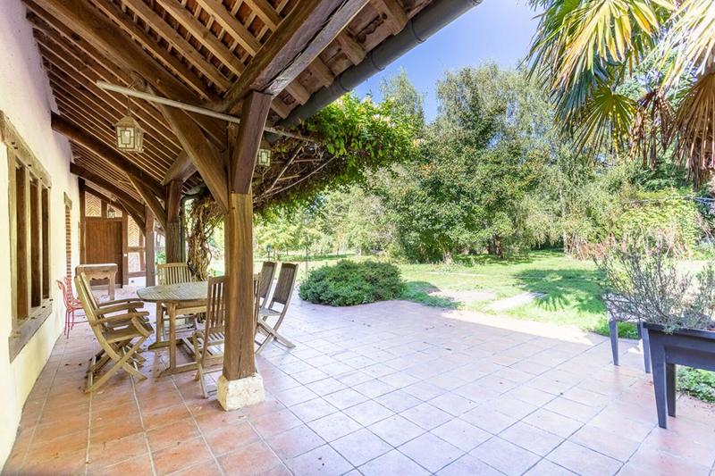 Propriété - 270 m² - 12 pièces