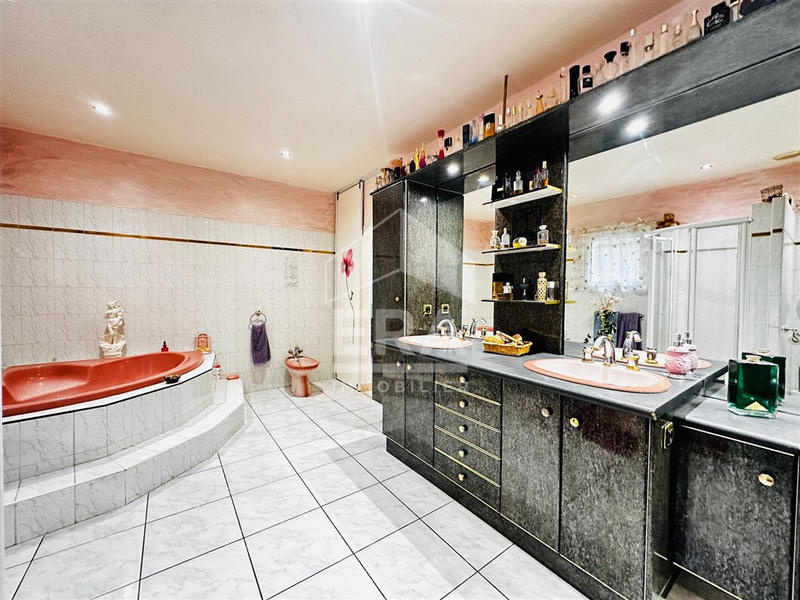 Maison - 205 m² - 4 pièces