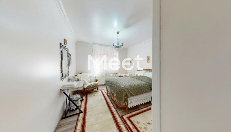 Maison - 219 m² - 5 pièces