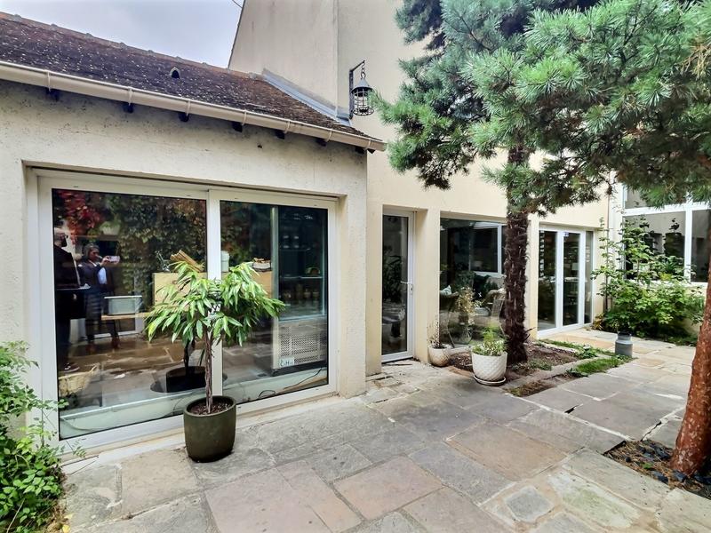 Maison - 417 m² - 15 pièces