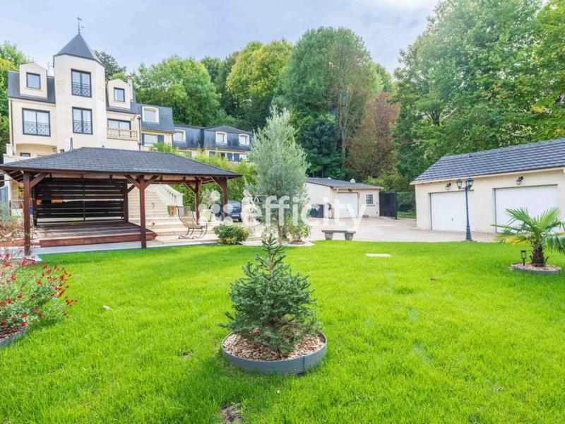 Pavillon - 327 m² - 6 pièces