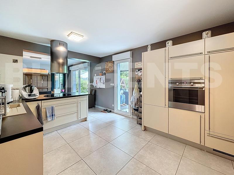 Maison contemporaine - 153 m² - 10 pièces