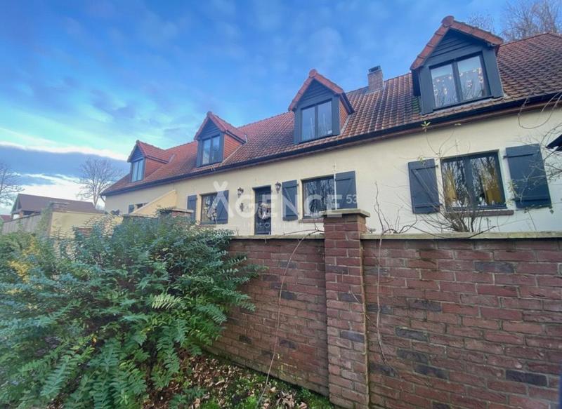 Maison - 221 m² - 7 pièces