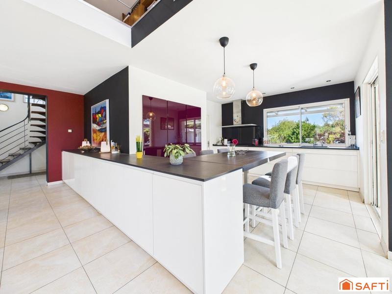 Maison - 170 m² - 5 pièces