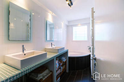 Maison - 195 m² - 8 pièces