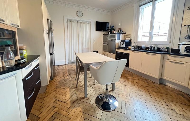 Maison - 211 m² - 8 pièces