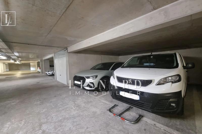 Parking / Garage - 12 m²