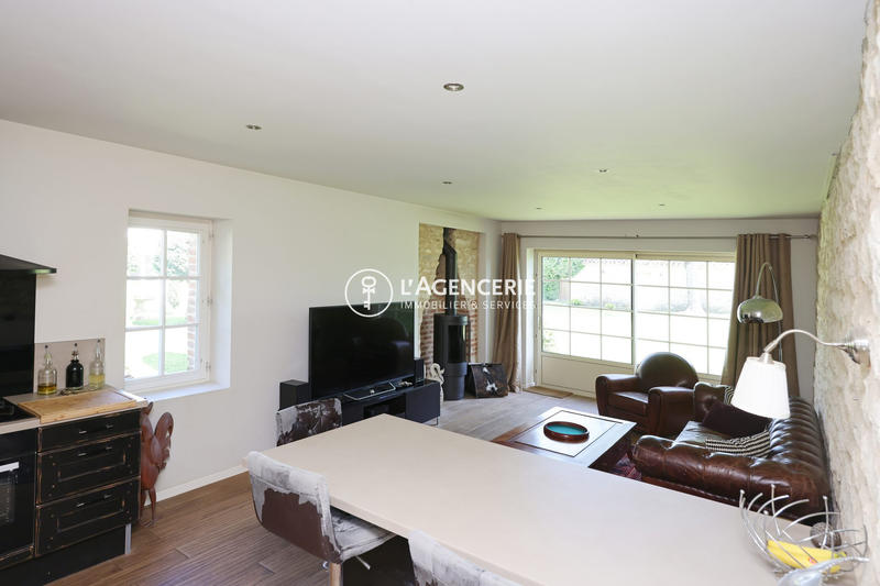 Maison - 360 m² - 12 pièces