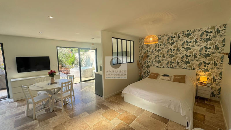 Maison - 235 m² - 8 pièces