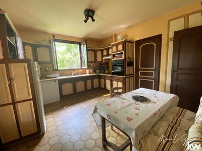 Maison - 201 m² - 7 pièces