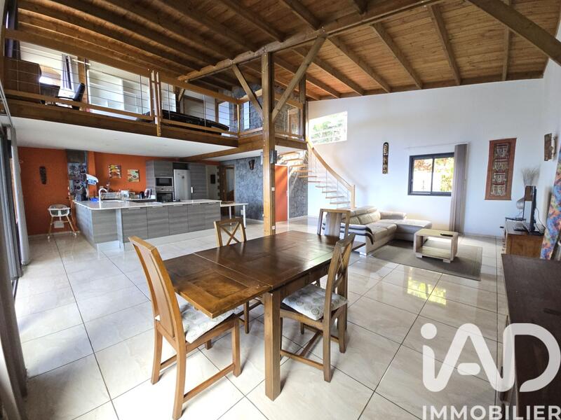 Maison - 181 m² - 5 pièces