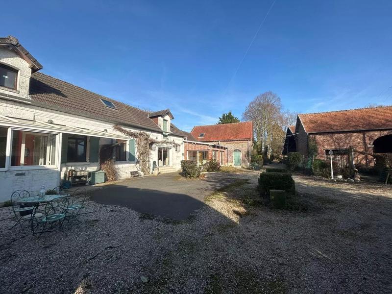 Maison - 265 m² - 12 pièces