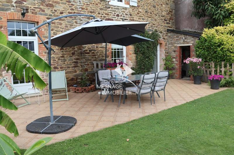 Demeure - 224 m² - 8 pièces