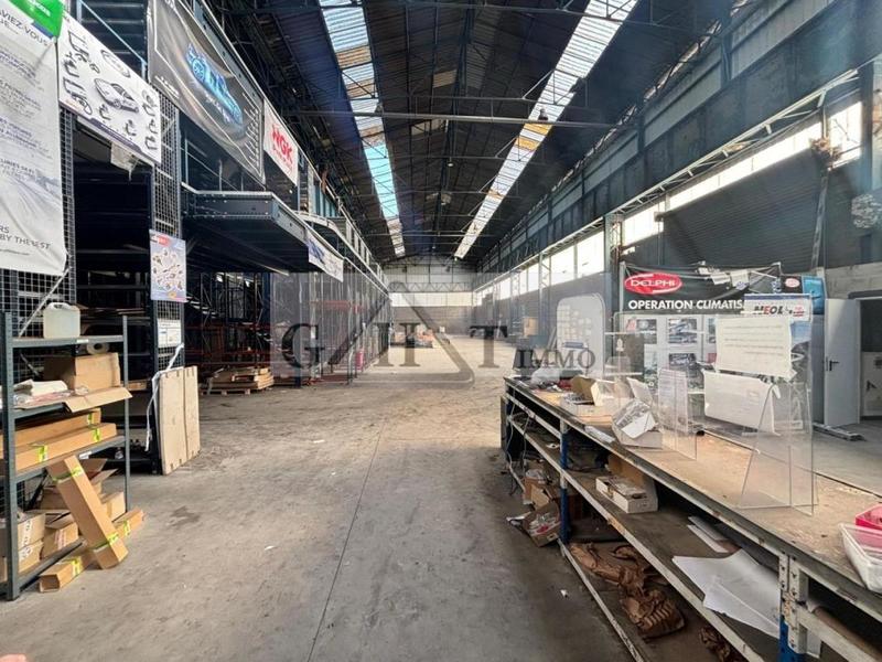 Entrepôt - 4 970 m²