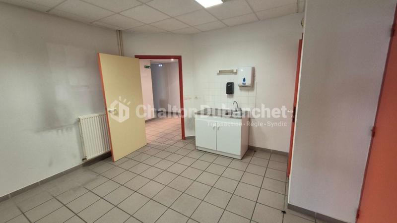 Local d'activité / Entrepôt - 250 m² - 5 pièces