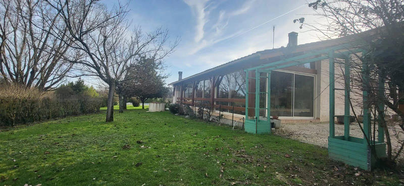 Maison - 410 m² - 11 pièces