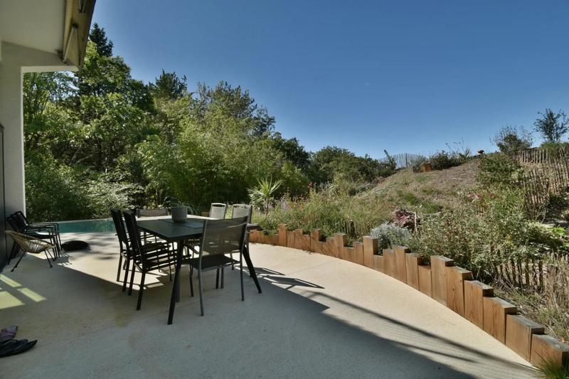 Mas - 296 m² - 8 pièces