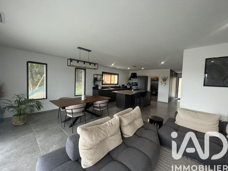 Maison - 138 m² - 6 pièces