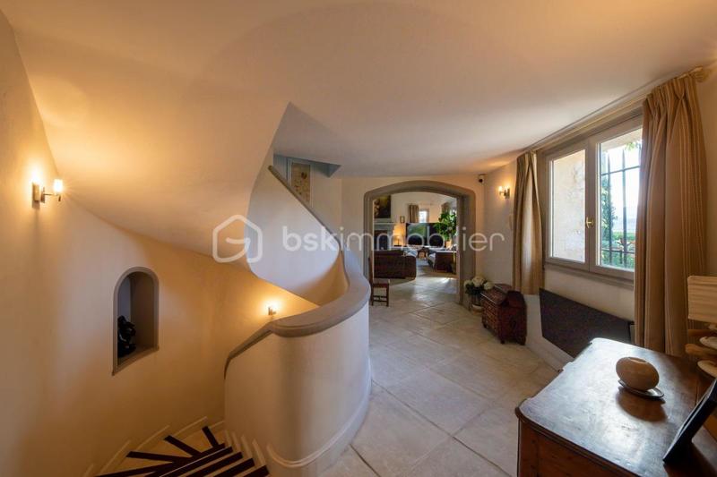 Propriété - 490 m² - 10 pièces