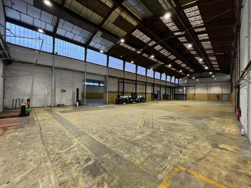 Entrepôt - 4 305 m²