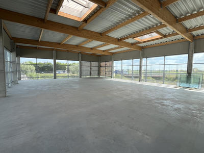 Local commercial - 1 500 m²
