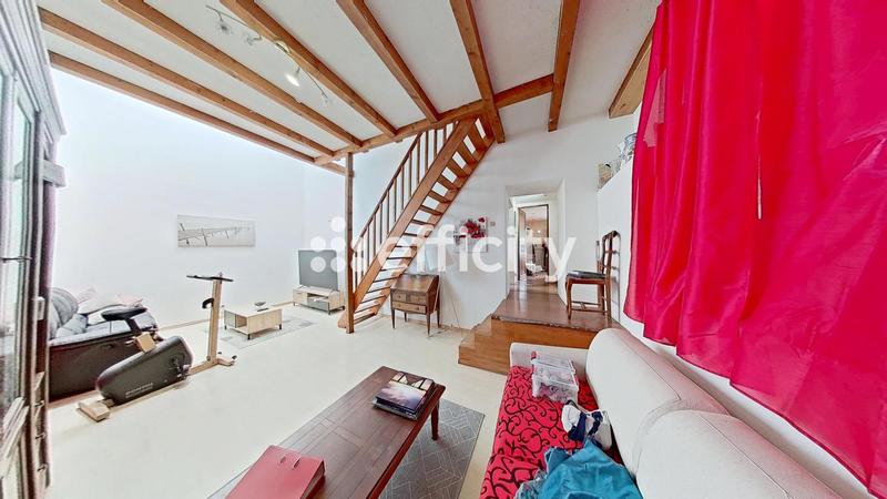 Maison - 245 m² - 10 pièces