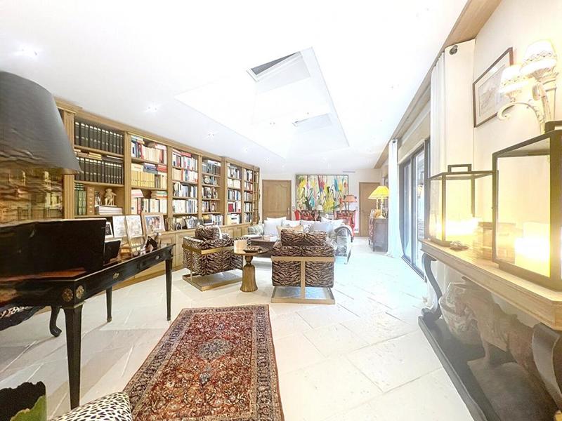 Maison - 250 m² - 8 pièces