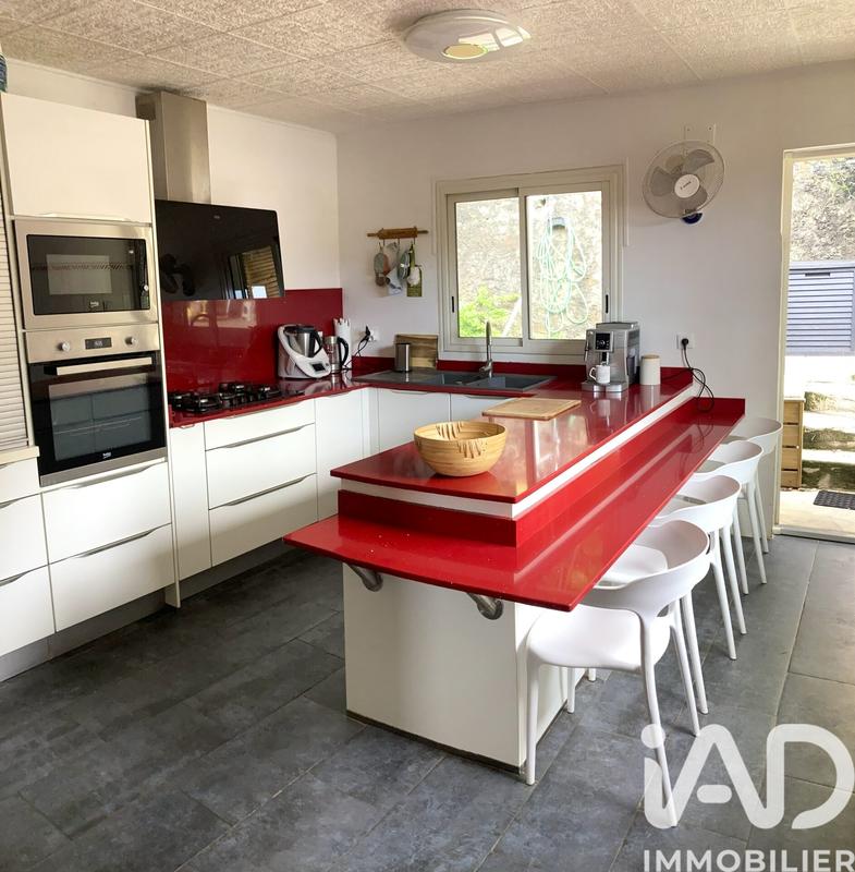 Maison - 214 m² - 8 pièces