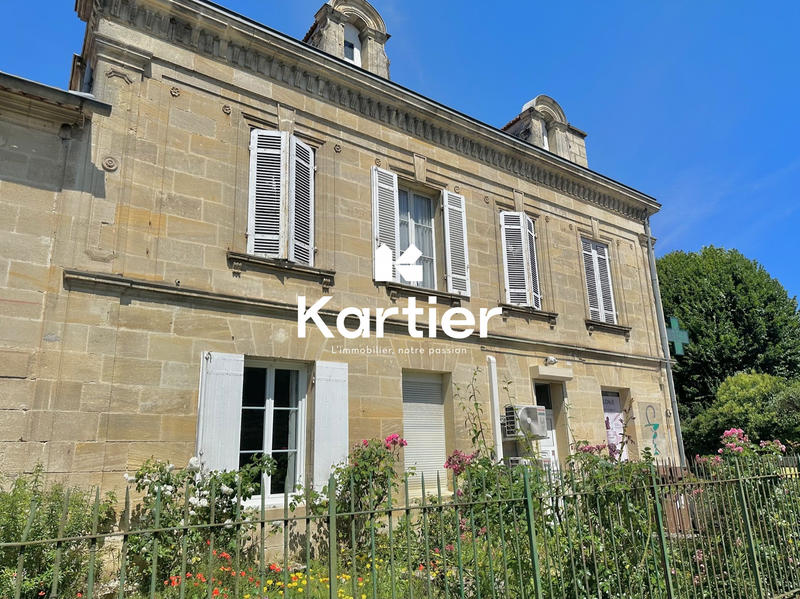 Maison ancienne - 800 m² - 12 pièces